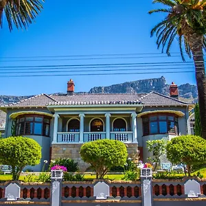 cape-riviera-guesthouse.hotels-capetown.com/